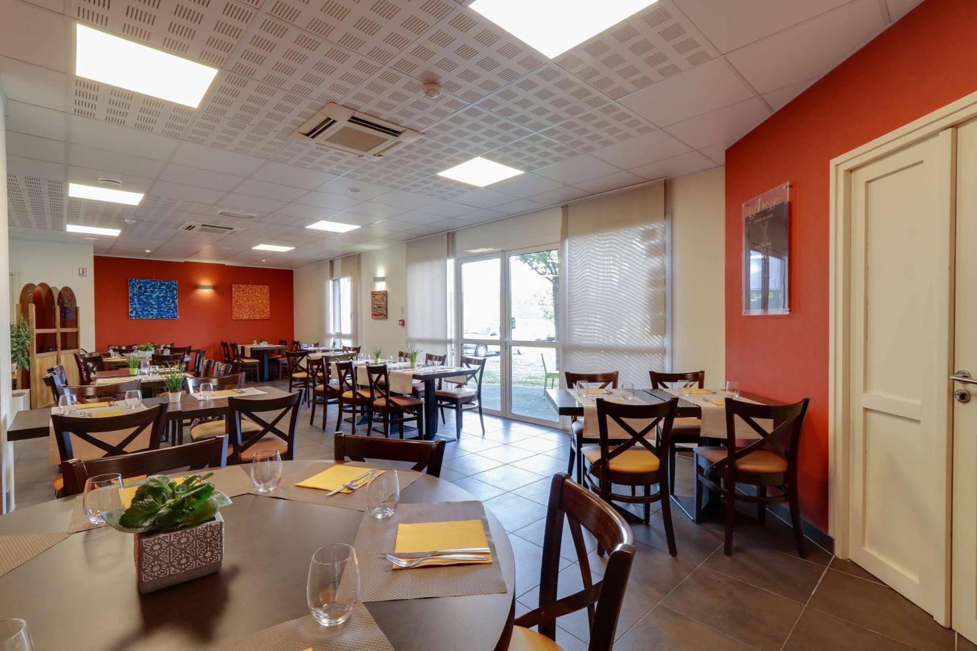 Brit Hotel Saint-Meen-Le-Grand En Broceliande Zewnętrze zdjęcie