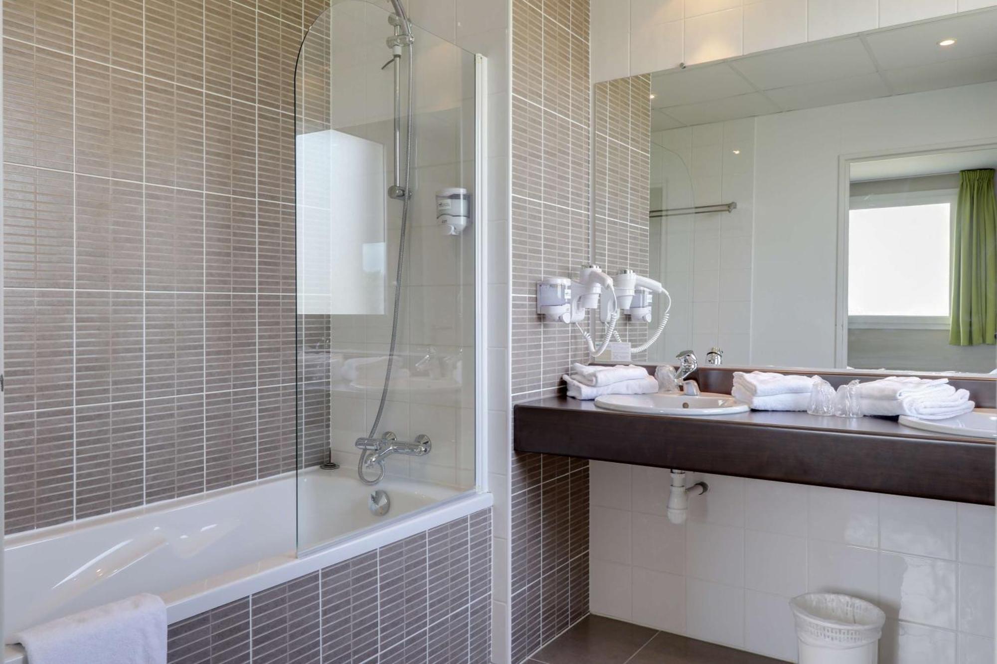 Brit Hotel Saint-Meen-Le-Grand En Broceliande Zewnętrze zdjęcie