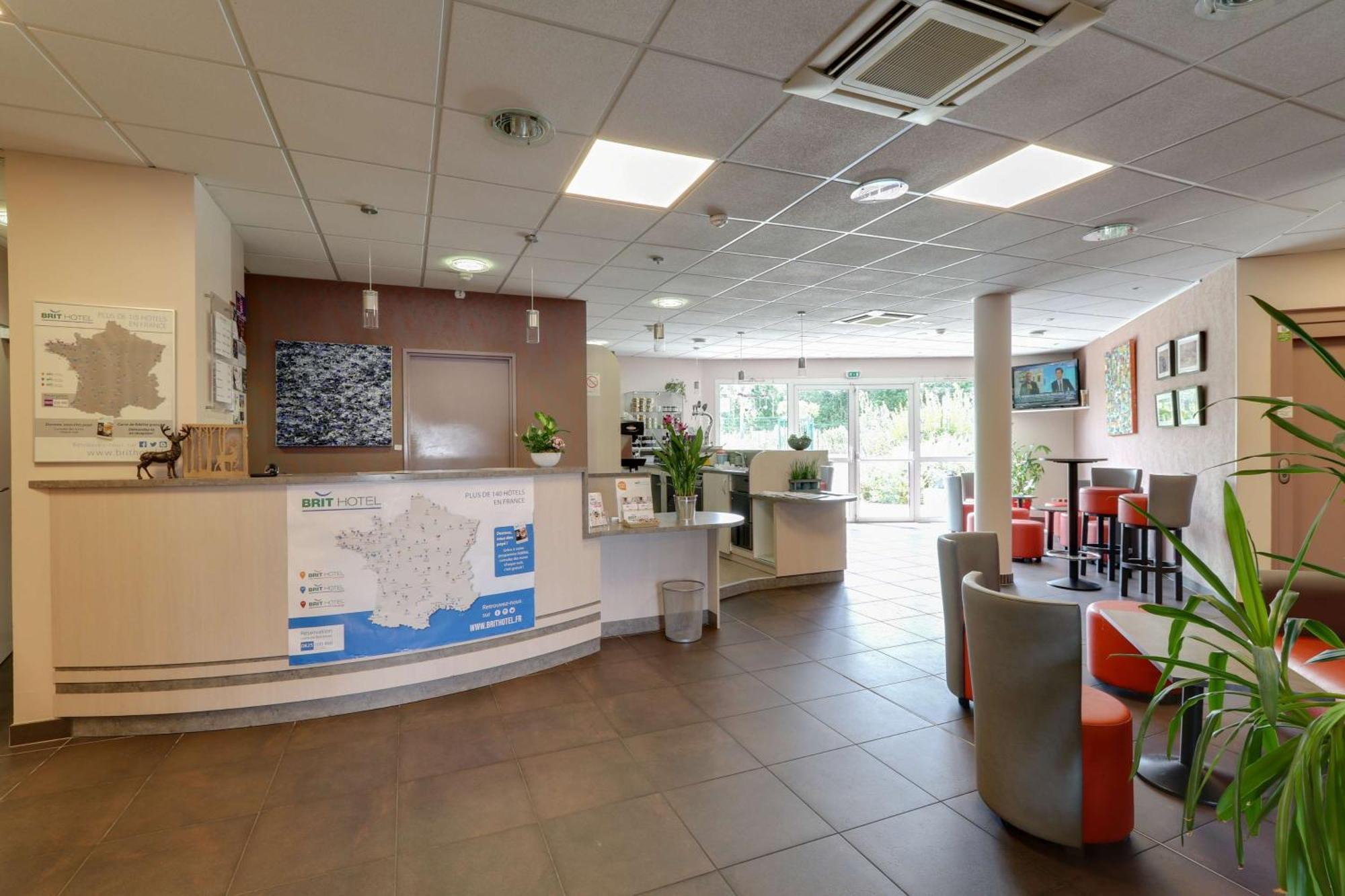 Brit Hotel Saint-Meen-Le-Grand En Broceliande Zewnętrze zdjęcie