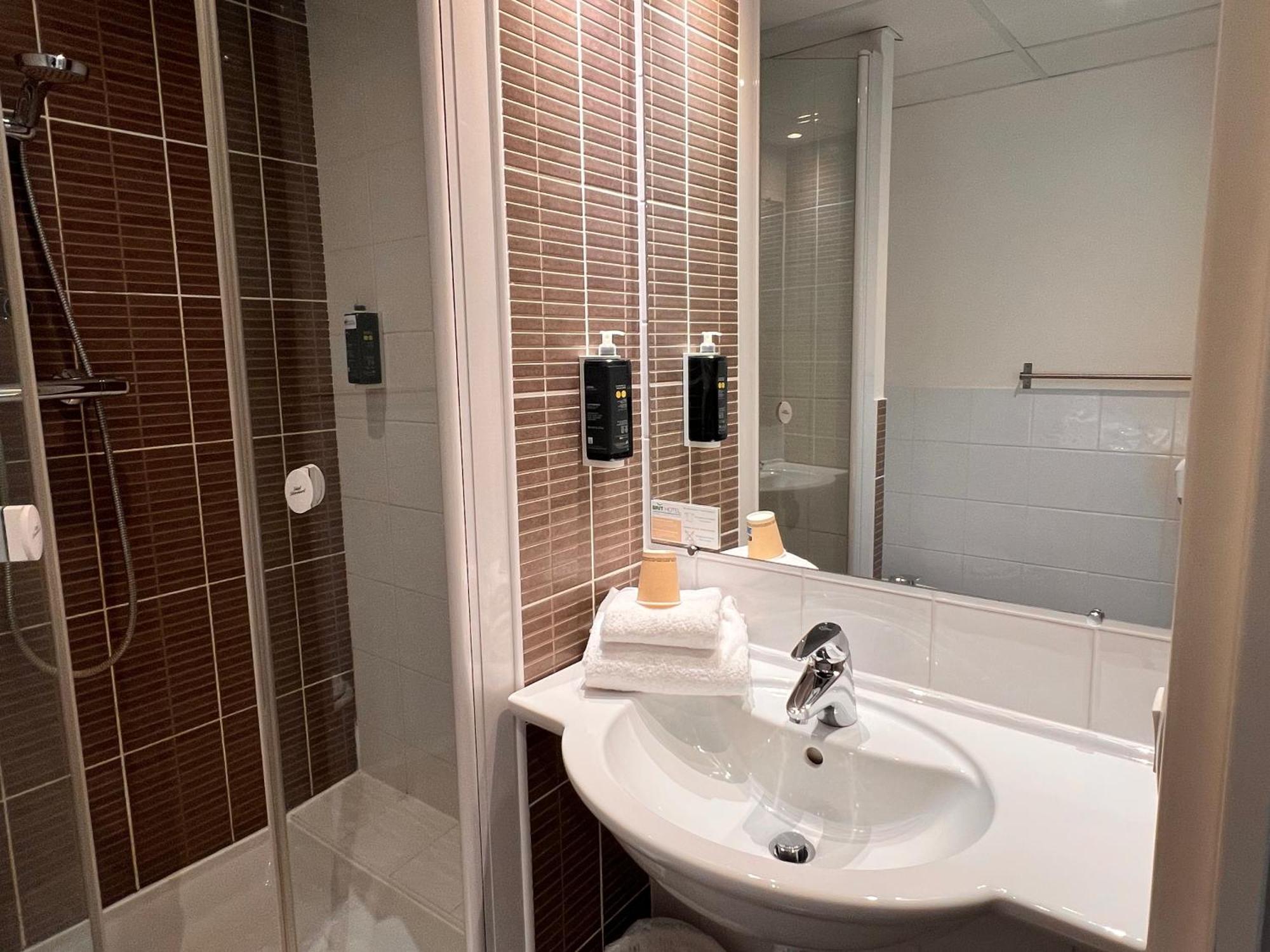 Brit Hotel Saint-Meen-Le-Grand En Broceliande Zewnętrze zdjęcie